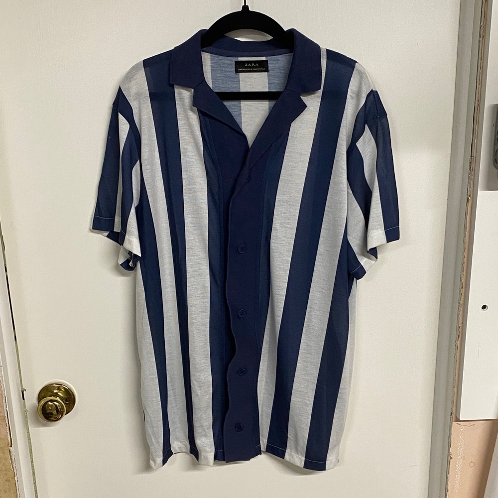 Zara Men's Navy and White Vertical Stripe Resort Style Shirt